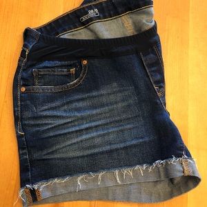 Gap maternity shorts